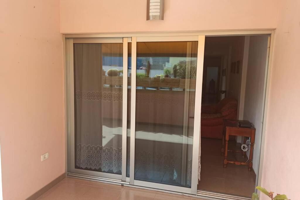 אדחה Spacious Apartment Just Few Steps Of The Ocean In La Caleta מראה חיצוני תמונה