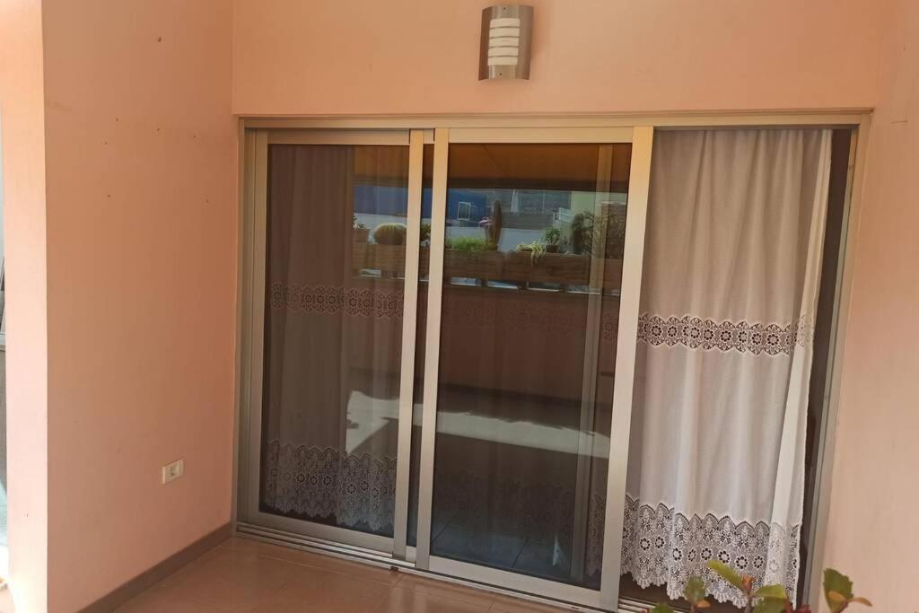 אדחה Spacious Apartment Just Few Steps Of The Ocean In La Caleta מראה חיצוני תמונה