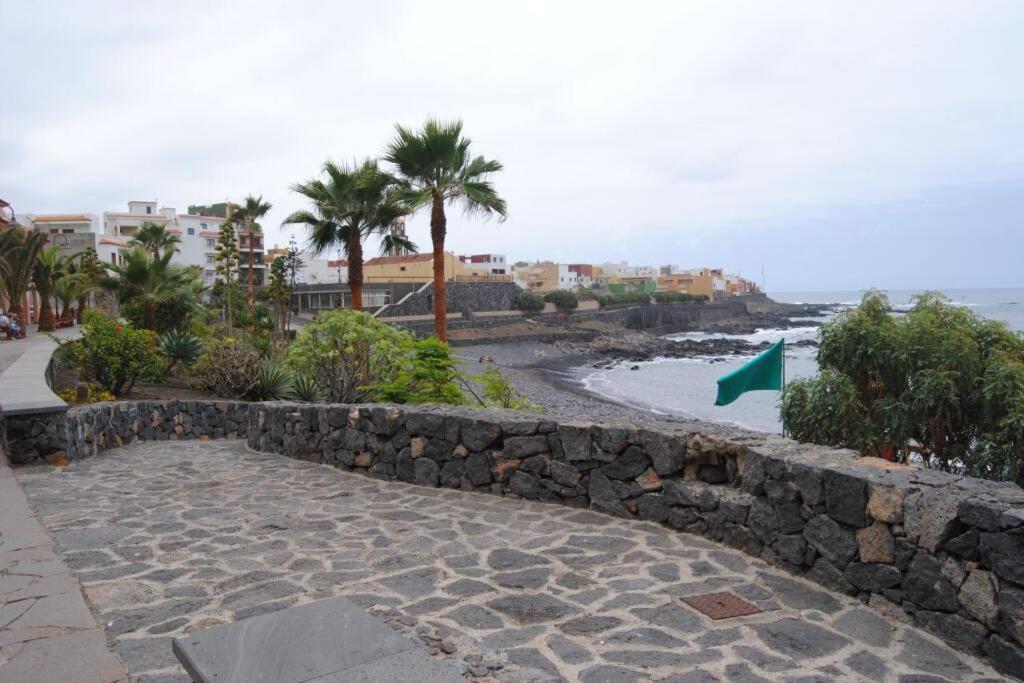 אדחה Spacious Apartment Just Few Steps Of The Ocean In La Caleta מראה חיצוני תמונה