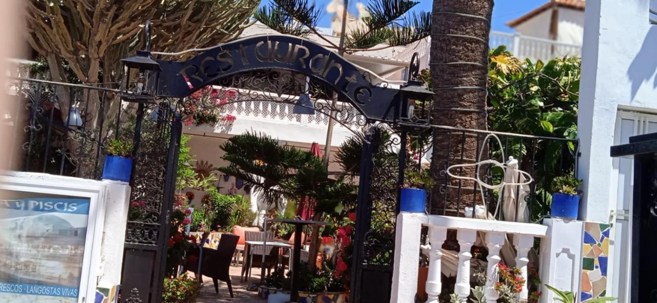 אדחה Spacious Apartment Just Few Steps Of The Ocean In La Caleta מראה חיצוני תמונה