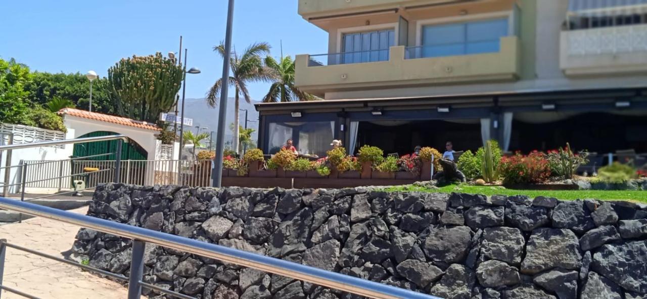 אדחה Spacious Apartment Just Few Steps Of The Ocean In La Caleta מראה חיצוני תמונה