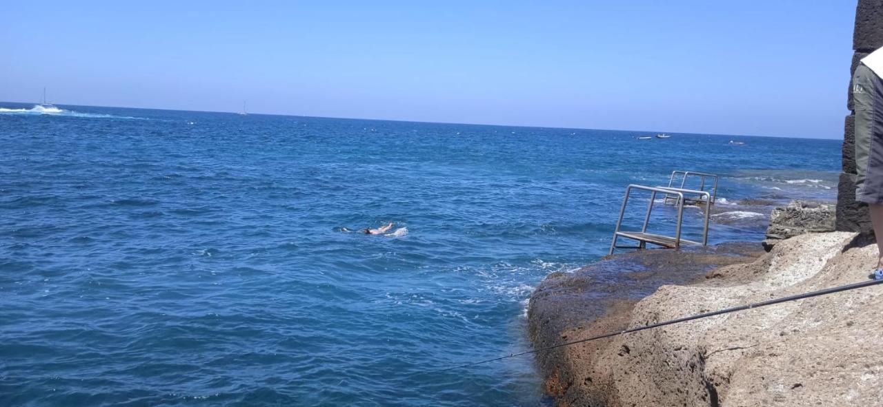 אדחה Spacious Apartment Just Few Steps Of The Ocean In La Caleta מראה חיצוני תמונה